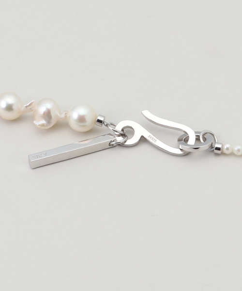 IENA(イエナ)の「AYUS/アユス AKOYA NATURAL BAROQUE PEARL ネックレス N27-2(ネックレス・レディース・ホワイト・1)」の8枚目の写真