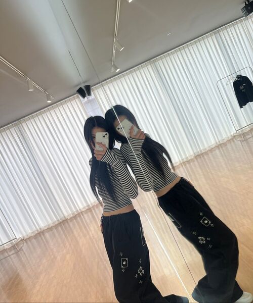 RONRON(ロンロン)の「DRAWING PONY STITCH SWEAT JOGGER PANTS SOFT YELLOW(スウェットパンツ・レディース・その他・FREE)」の2枚目の写真