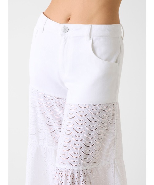 Guess（ゲス）の「ESCAPE Pant パンツ ワイドパンツ（その他パンツ・レディース・ホワイト・27inch/26inch/25inch/24inch）」の3枚目の写真