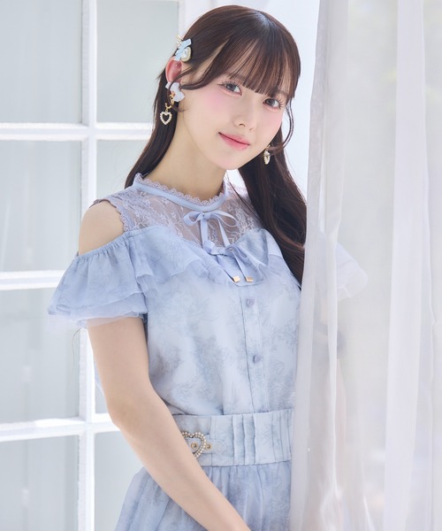 ROJITA(ロジータ)の「【セットアップ対応】オープンショルダーラッフルブラウス(シャツ/ブラウス・レディース・ミント/ピンク/アイボリー/ブラック/ブルー・FREE)」の5枚目の写真