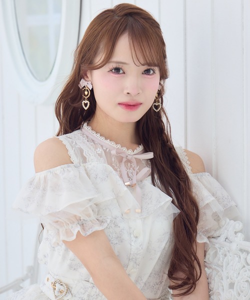 ROJITA(ロジータ)の「【セットアップ対応】オープンショルダーラッフルブラウス(シャツ/ブラウス・レディース・ミント/ピンク/アイボリー/ブラック/ブルー・FREE)」の16枚目の写真