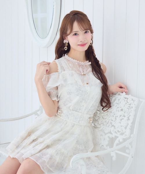 ROJITA(ロジータ)の「【セットアップ対応】オープンショルダーラッフルブラウス(シャツ/ブラウス・レディース・ミント/ピンク/アイボリー/ブラック/ブルー・FREE)」の21枚目の写真