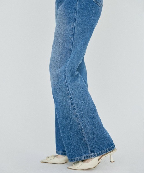 BLUE×PALANG(ブルーパラン)の「B SEMI FLARE DENIM(デニムパンツ・レディース・インディゴブルー・SMALL/MEDIUM)」の8枚目の写真