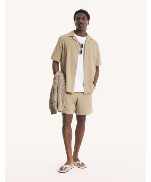 Maison Kitsune(メゾンキツネ)の「ELASTICATED SHORTS(その他パンツ・メンズ・ベージュ/ネイビー・XS/L/S/M/XL)」の4枚目の写真