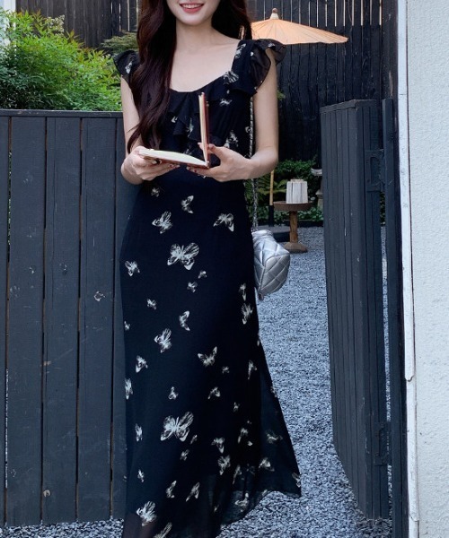 AMAJI(アマジ)の「フラワープリント フリル キャミソールワンピース(ワンピース・レディース・ブラック・SMALL/MEDIUM/LARGE/X-LARGE)」の5枚目の写真