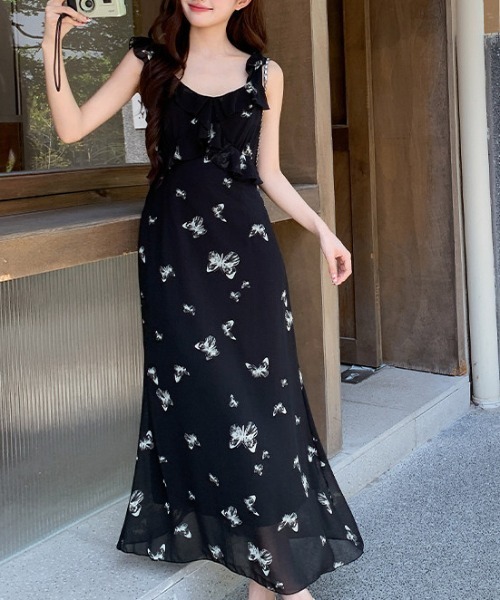 AMAJI(アマジ)の「フラワープリント フリル キャミソールワンピース(ワンピース・レディース・ブラック・SMALL/MEDIUM/LARGE/X-LARGE)」の3枚目の写真