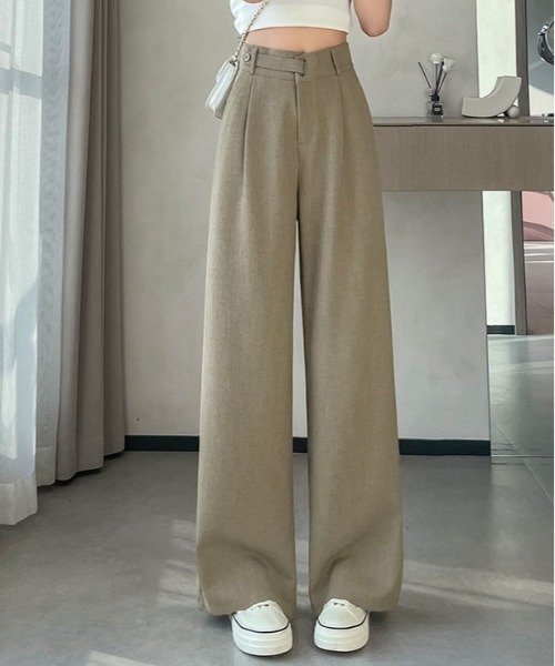 ＆soiree（アンドソワレ）の「ウエストボタン付き1タックワイドパンツ（その他パンツ・レディース・ベージュ/チャコール/オフホワイト/ブラック・SMALL/MEDIUM/LARGE/X-LARGE/X-SMALL）」の4枚目の写真