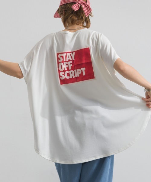 le colis（ルコリ）の「ヴィンテージ ロゴ プリント ポンチョ 半袖 チュニック（Tシャツ/カットソー・レディース・オフホワイト/ブラック/ブルー・FREE）」の6枚目の写真