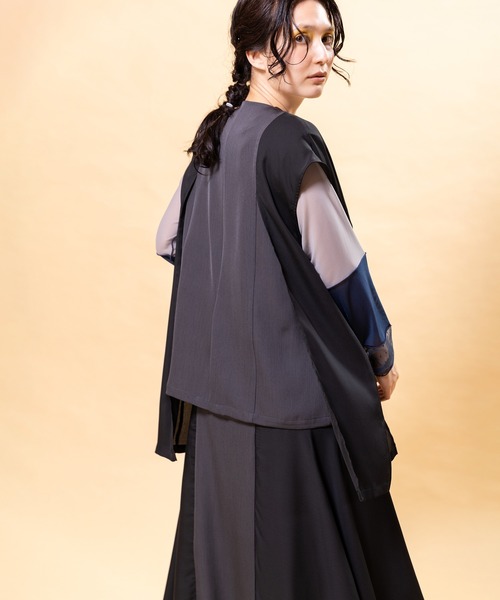 OSMOSIS(オズモーシス)の「シフォン切替ジレ(ベスト・レディース・ブラック/ダークグレー/ライトベージュ・ONE SIZE)」の11枚目の写真