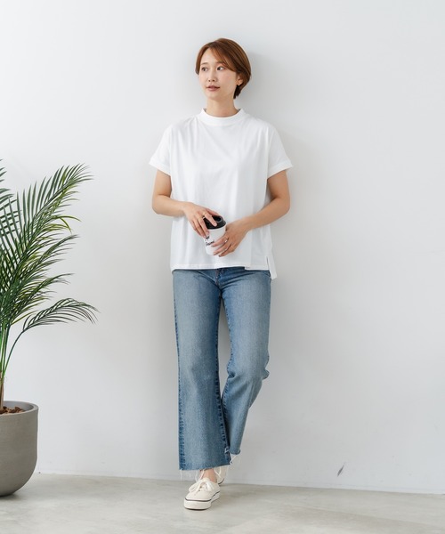 fort point(フォーポイント)の「【C-FORTPOINT/フォートポイント】【ストレッチ性抜群の冷感素材を使用】フレンチスリーブ モックネックTシャツ プチハイネック プルオーバー 接触冷感 涼しい 二の腕カバー サイドスリット(Tシャツ/カットソー・レディース・オフホワイト/ブラック/グリーン/ライトグレー/ブラウン・FREE)」の6枚目の写真