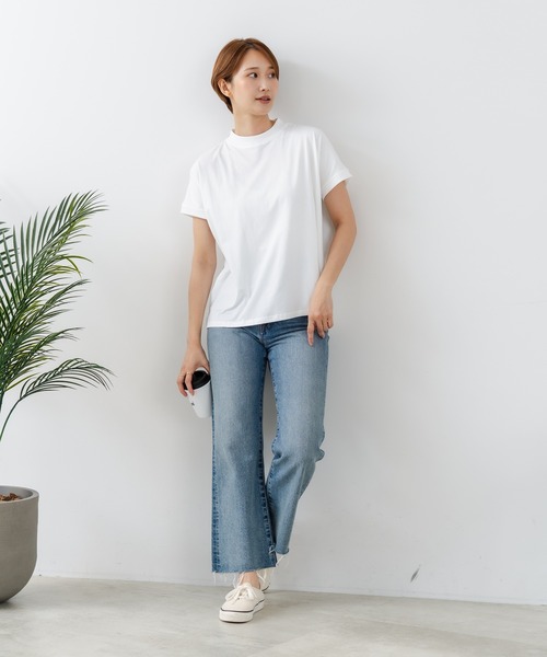 fort point(フォーポイント)の「【C-FORTPOINT/フォートポイント】【ストレッチ性抜群の冷感素材を使用】フレンチスリーブ モックネックTシャツ プチハイネック プルオーバー 接触冷感 涼しい 二の腕カバー サイドスリット(Tシャツ/カットソー・レディース・オフホワイト/ブラック/グリーン/ライトグレー/ブラウン・FREE)」の8枚目の写真
