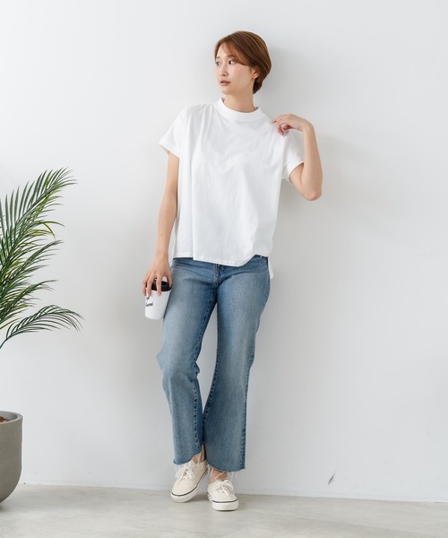 fort point(フォーポイント)の「【C-FORTPOINT/フォートポイント】【ストレッチ性抜群の冷感素材を使用】フレンチスリーブ モックネックTシャツ プチハイネック プルオーバー 接触冷感 涼しい 二の腕カバー サイドスリット(Tシャツ/カットソー・レディース・オフホワイト/ブラック/グリーン/ライトグレー/ブラウン・FREE)」の10枚目の写真