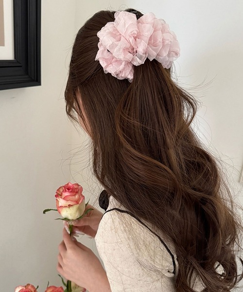 DearMyLoveRose(ディアマイラブローズ)の「フリフリチュールヘアクリップ(その他ヘアアクセサリー・レディース・ブラック/オフホワイト・FREE)」の4枚目の写真
