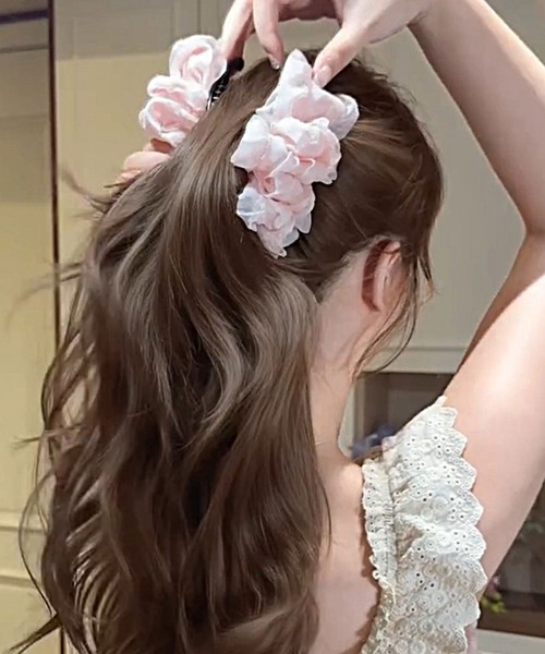 DearMyLoveRose(ディアマイラブローズ)の「フリフリチュールヘアクリップ(その他ヘアアクセサリー・レディース・ブラック/オフホワイト・FREE)」の5枚目の写真