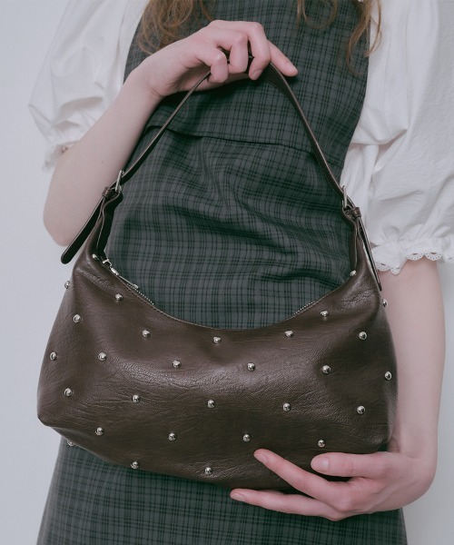 ANCHAPT(アンチャプト)の「スタッズデザイン ショルダーバッグ / 500mlペットボトル収納可 / ショルダー2WAY(ショルダーバッグ・レディース・ブラウン/ブラック・FREE)」の21枚目の写真