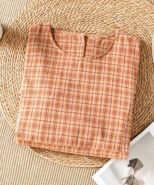 AMAJI（アマジ）の「バックボタン チェック柄 ルーズワンピース（ワンピース・レディース・オレンジ・MEDIUM/X-LARGE/LARGE）」の3枚目の写真