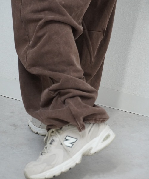 gossara(ゴサラ)の「【ラフなのにこなれる。パウダー加工で差がつく】パウダー加工スエットパンツ(スウェットパンツ・レディース・オートミール/チャコールグレー/ブラウン・FREE)」の6枚目の写真