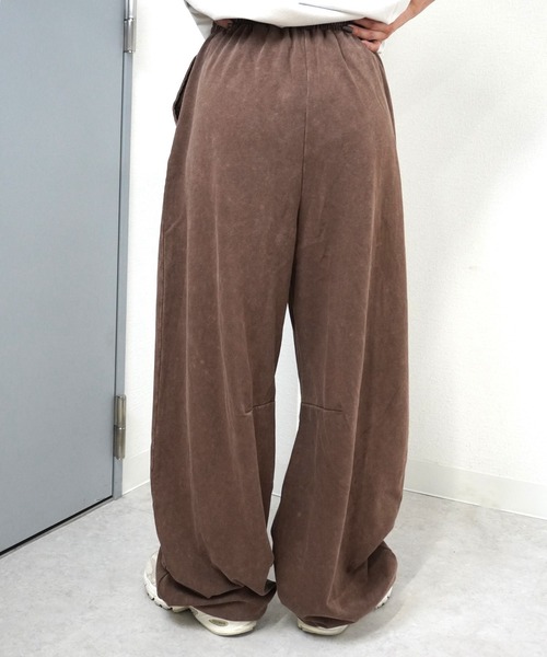 gossara(ゴサラ)の「【ラフなのにこなれる。パウダー加工で差がつく】パウダー加工スエットパンツ(スウェットパンツ・レディース・オートミール/チャコールグレー/ブラウン・FREE)」の5枚目の写真