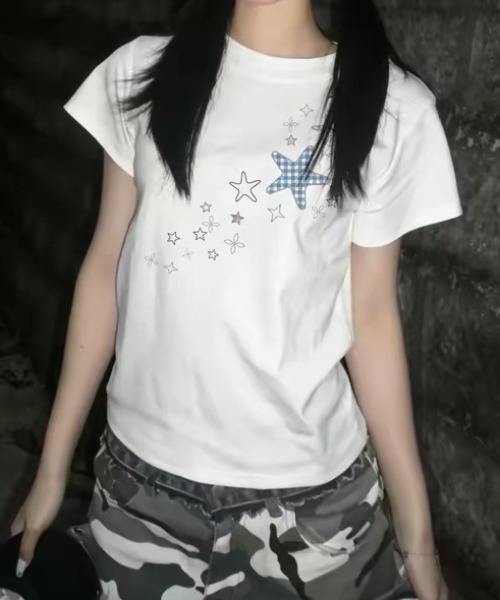 SHERU（シェル）の「スターパッチワーク刺繍　ウエストマークチビTシャツ　細見え（Tシャツ/カットソー・レディース・ホワイト/ネイビー・M）」の5枚目の写真