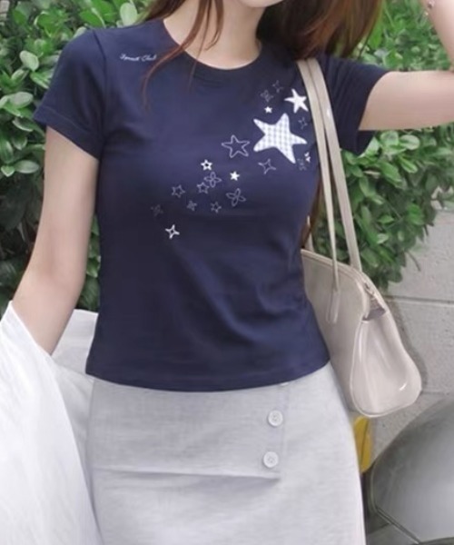 SHERU（シェル）の「スターパッチワーク刺繍　ウエストマークチビTシャツ　細見え（Tシャツ/カットソー・レディース・ホワイト/ネイビー・M）」の8枚目の写真
