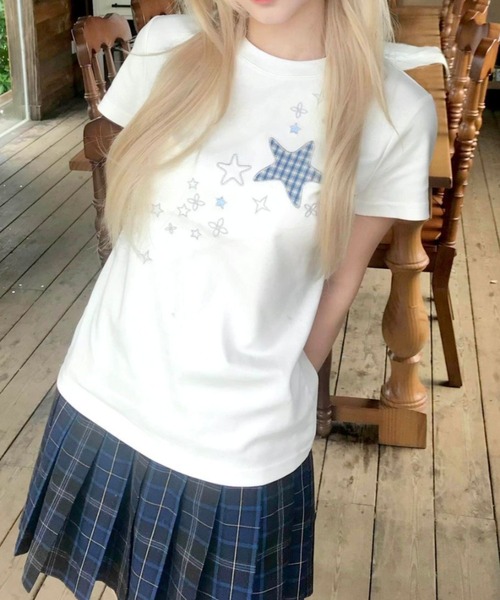 SHERU（シェル）の「スターパッチワーク刺繍　ウエストマークチビTシャツ　細見え（Tシャツ/カットソー・レディース・ホワイト/ネイビー・M）」の16枚目の写真