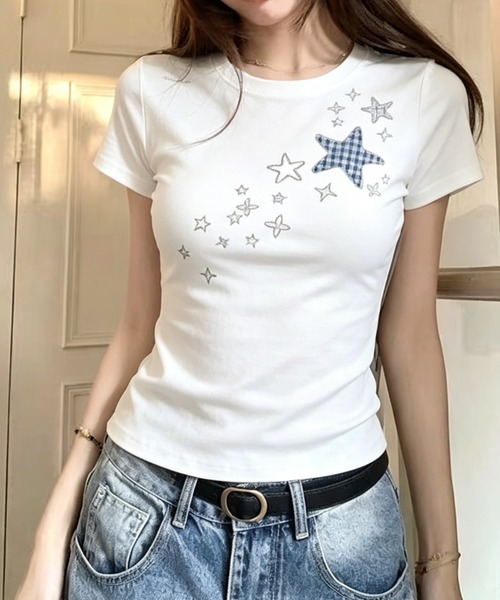 SHERU（シェル）の「スターパッチワーク刺繍　ウエストマークチビTシャツ　細見え（Tシャツ/カットソー・レディース・ホワイト/ネイビー・M）」の3枚目の写真