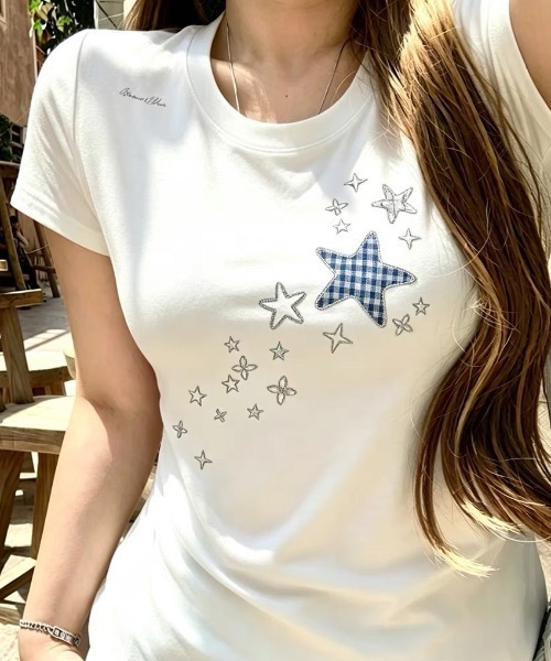 SHERU（シェル）の「スターパッチワーク刺繍　ウエストマークチビTシャツ　細見え（Tシャツ/カットソー・レディース・ホワイト/ネイビー・M）」の4枚目の写真