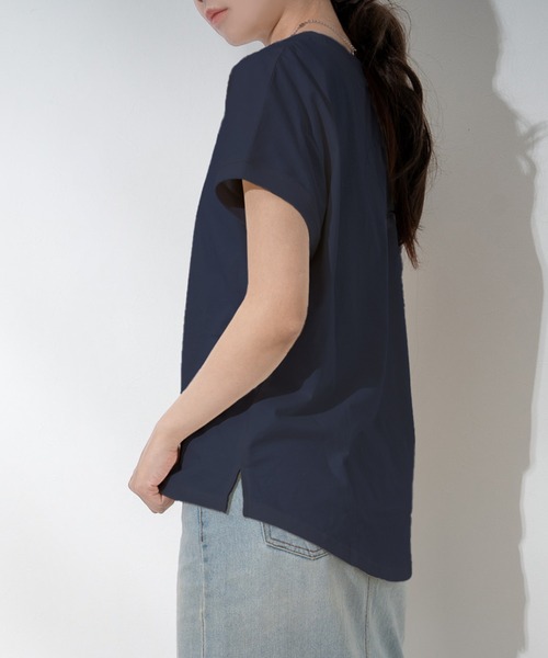 MONO KOTO DEPT.(モノコトデプト)の「汗染み防止 フレンチスリーブコットンTシャツ(Tシャツ/カットソー・レディース・オフホワイト/ブラック/チャコールグレー/ネイビー/グレイッシュベージュ/アイボリー・M/L)」の6枚目の写真