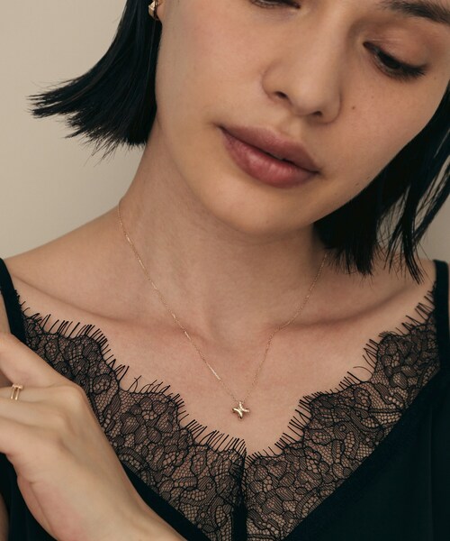 COCOSHNIK(ココシュニック)の「K10ダイヤモンド ループチャーム ネックレス(ネックレス・レディース・アイボリー系・43)」の10枚目の写真