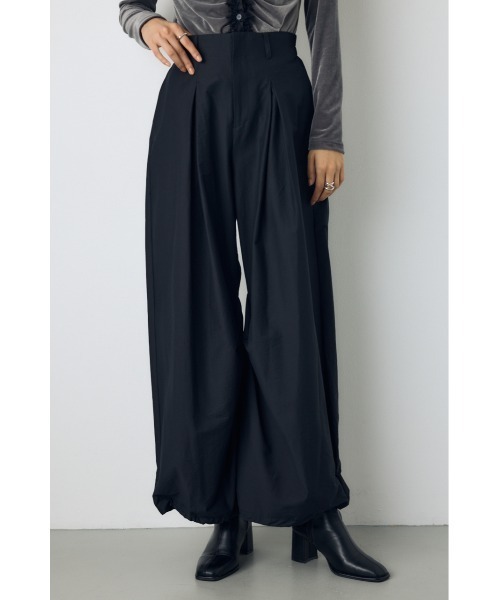 AZUL by moussy(アズールバイマウジー)の「タックデザインパラシュートパンツ 秋服 冬服 春服 カーゴパンツ ドローコード ドロスト付き(スラックス・レディース・ブラック/ダークベージュ・FREE)」の3枚目の写真
