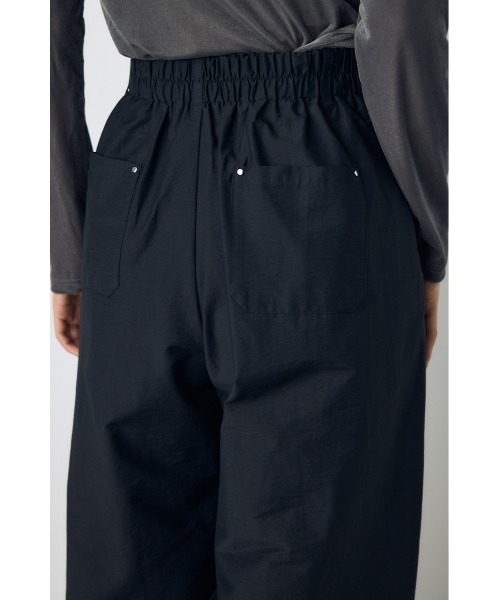 AZUL by moussy(アズールバイマウジー)の「タックデザインパラシュートパンツ 秋服 冬服 春服 カーゴパンツ ドローコード ドロスト付き(スラックス・レディース・ブラック/ダークベージュ・FREE)」の8枚目の写真