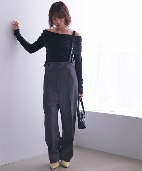 AKTE(アクテ)の「ケープオフショルダーカットソープルオーバー(Tシャツ/カットソー・レディース・マルーン/チャコールグレー/ブラック・FREE)」の4枚目の写真