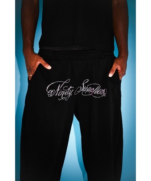 SUPPLIER(サプライヤー)の「スエットパンツ|9090 x SUPPLIER Rhinestone Logo Curve Sweat Pants|SUPPLIER(スウェットパンツ・メンズ・ブラック・SMALL/MEDIUM)」の10枚目の写真
