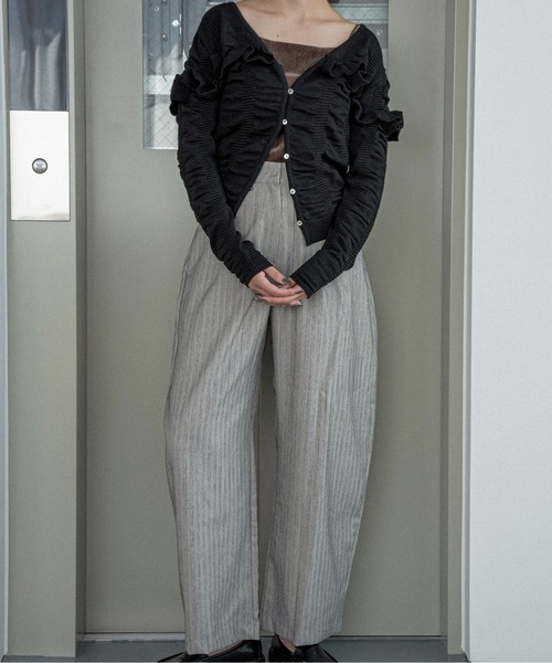 lawgy(ラウジー)の「textured ruffle knit cardigan / テクスチャードラッフルニットカーディガン(カーディガン/ボレロ・レディース・ブラック/ホワイト/グレー・FREE)」の9枚目の写真