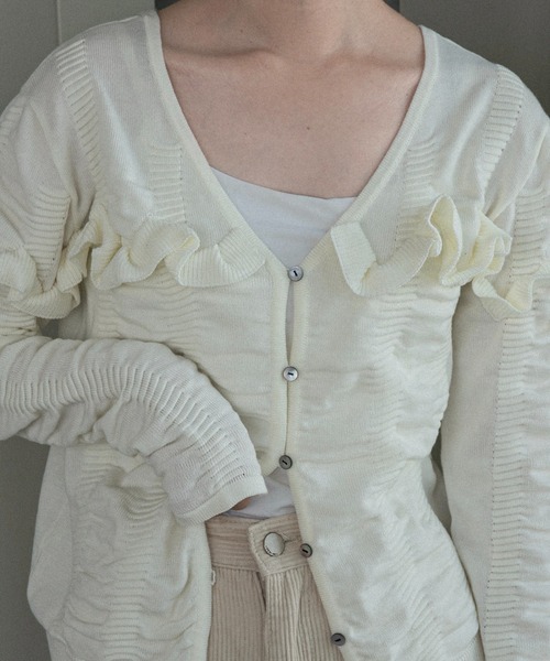 lawgy(ラウジー)の「textured ruffle knit cardigan / テクスチャードラッフルニットカーディガン(カーディガン/ボレロ・レディース・ブラック/ホワイト/グレー・FREE)」の13枚目の写真