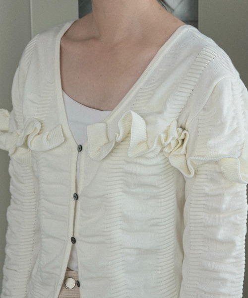 lawgy(ラウジー)の「textured ruffle knit cardigan / テクスチャードラッフルニットカーディガン(カーディガン/ボレロ・レディース・ブラック/ホワイト/グレー・FREE)」の15枚目の写真