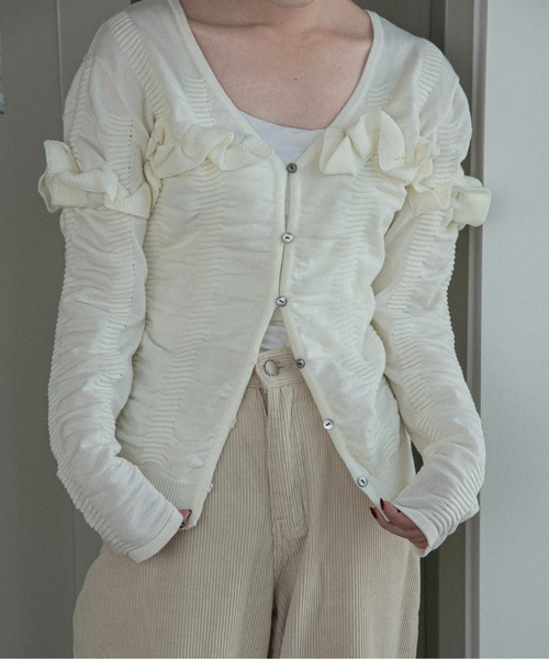 lawgy(ラウジー)の「textured ruffle knit cardigan / テクスチャードラッフルニットカーディガン(カーディガン/ボレロ・レディース・ブラック/ホワイト/グレー・FREE)」の17枚目の写真