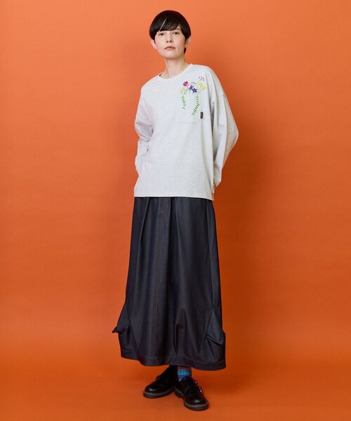FRAPBOIS(フラボア)の「フラワーポケットロングTシャツ(Tシャツ/カットソー・レディース・オートミール/エメラルド・2/1)」の4枚目の写真
