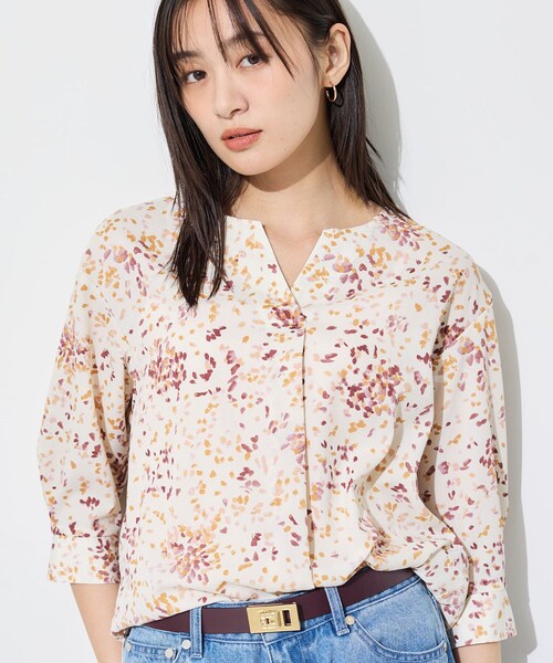 INDIVI(インディヴィ)の「【6分袖】アートドット柄ブラウス(シャツ/ブラウス・レディース・アイボリー系/ブラック系・15 /13/05/38)」の1枚目の写真