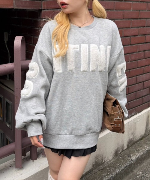 continuer de NICE CLAUP(コンティニューデナイスクラップ)の「ビックロゴファースウェット(スウェット・レディース・ネイビー/ボルドー/トップグレー/オートミール・FREE)」の14枚目の写真
