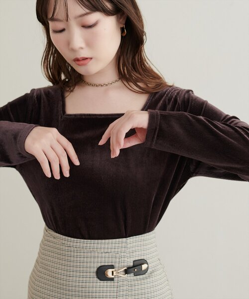 natural couture(ナチュラルクチュール)の「前後2WAY長袖プルオーバー(Tシャツ/カットソー・レディース・ブラック/ブラウン/アイボリー/チャコールグレー・FREE)」の4枚目の写真