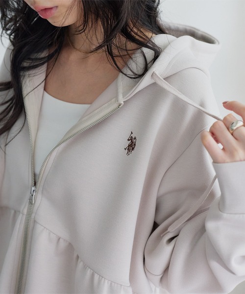 U.S. POLO ASSN.（ユーエスポロアッスン）の「[ U.S. POLO ASSN. ] ぺプラムダイバーパーカー（パーカー・レディース・杢グレー/ベージュ系・M）」の8枚目の写真