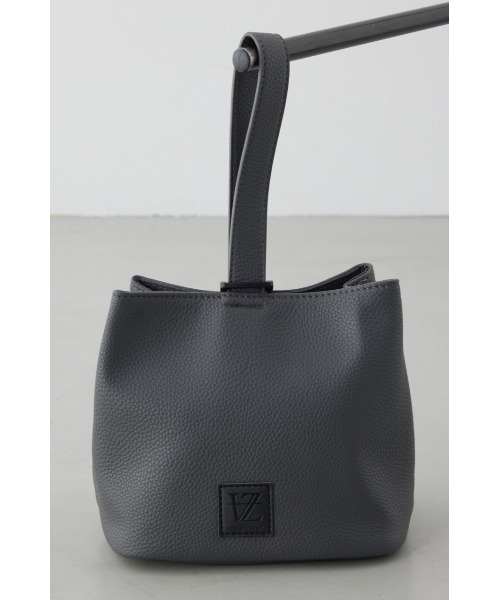 AZUL by moussy(アズールバイマウジー)の「パッチ合皮巾着バッグ ハンドバッグ ミニバッグ フェイクレザー(ハンドバッグ・メンズ・グレー/ブラック・FREE)」の2枚目の写真