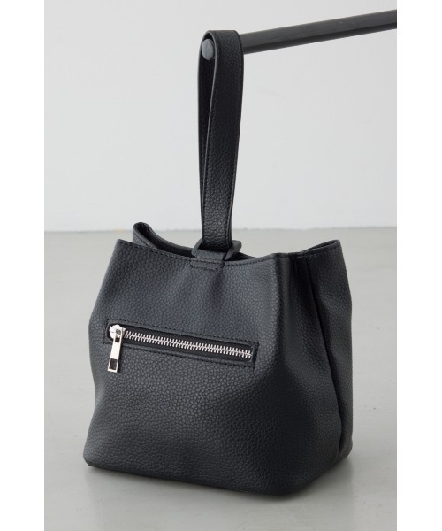 AZUL by moussy(アズールバイマウジー)の「パッチ合皮巾着バッグ ハンドバッグ ミニバッグ フェイクレザー(ハンドバッグ・メンズ・グレー/ブラック・FREE)」の6枚目の写真