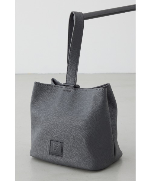AZUL by moussy(アズールバイマウジー)の「パッチ合皮巾着バッグ ハンドバッグ ミニバッグ フェイクレザー(ハンドバッグ・メンズ・グレー/ブラック・FREE)」の13枚目の写真