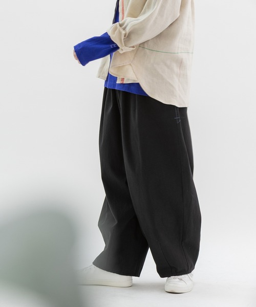 nop de nod（ノップドゥノッド）の「Pommeボリューム裾ダーツパンツ（その他パンツ・レディース・インディゴブルー/ブラック/ベージュ・M）」の2枚目の写真