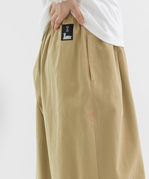 nop de nod（ノップドゥノッド）の「Pommeボリューム裾ダーツパンツ（その他パンツ・レディース・インディゴブルー/ブラック/ベージュ・M）」の10枚目の写真