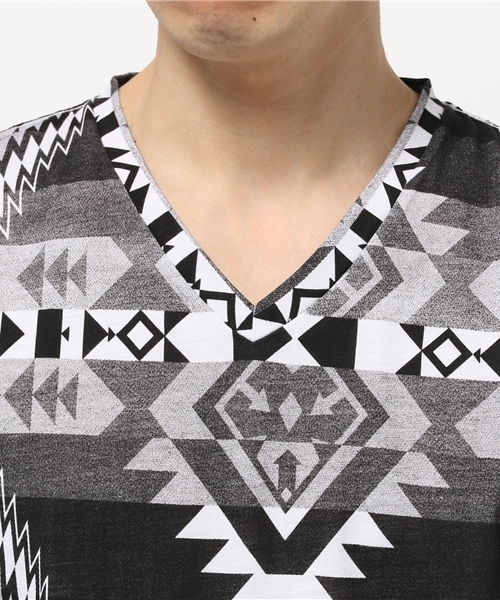 VENCEEXCHANGE（ヴァンスエクスチェンジ）の「ネイティブ総柄Tシャツ（Tシャツ/カットソー・メンズ・ネイビー/グレー/シルバー・MEDIUM/SMALL/LARGE）」の6枚目の写真