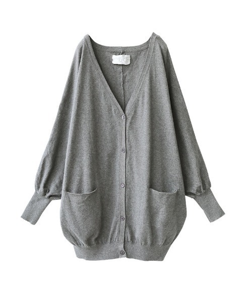 n'OrLABEL（ノアールレーベル）の「『ドルマン綿ニットカーディガン』（カーディガン/ボレロ・レディース・グレー/レッド/ブラック/カーキ/オートミール/ネイビー/イエロー系その他/ブラウン系その他/グレー系その他/レッド系その他/グリーン系その他/グレー系その他2/ブルー系その他/オレンジ系その他/ワインレッド/スモークピンク/ライトブルー/コーラルピンク/ダークブルー/イエロー/ベージュ/ラベンダー/スカイブルー/オレンジ系/ダークパープル/ターメリック/ブルー系その他2/ピンク・FREE）」の4枚目の写真