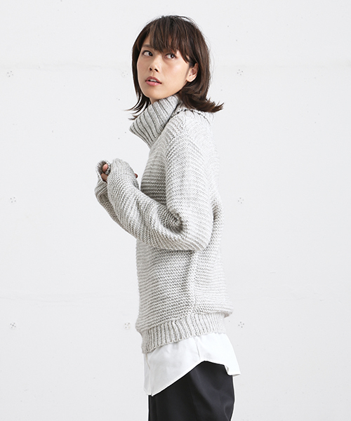 Denime(ドゥニーム)の「シャツ付きタートルニット(ニット/セーター・レディース・ブラウン/グレー/ワイン・FREE)」の10枚目の写真